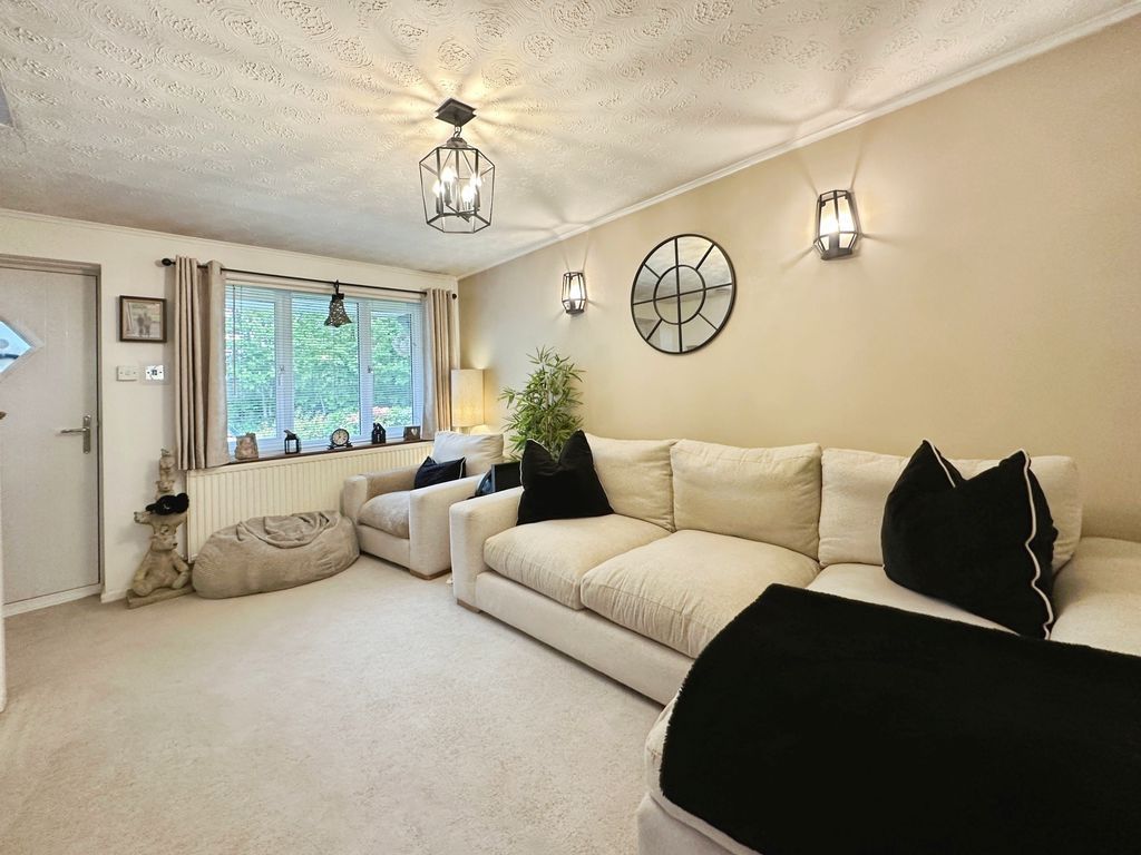 Property photo 3 of 14 Living Room