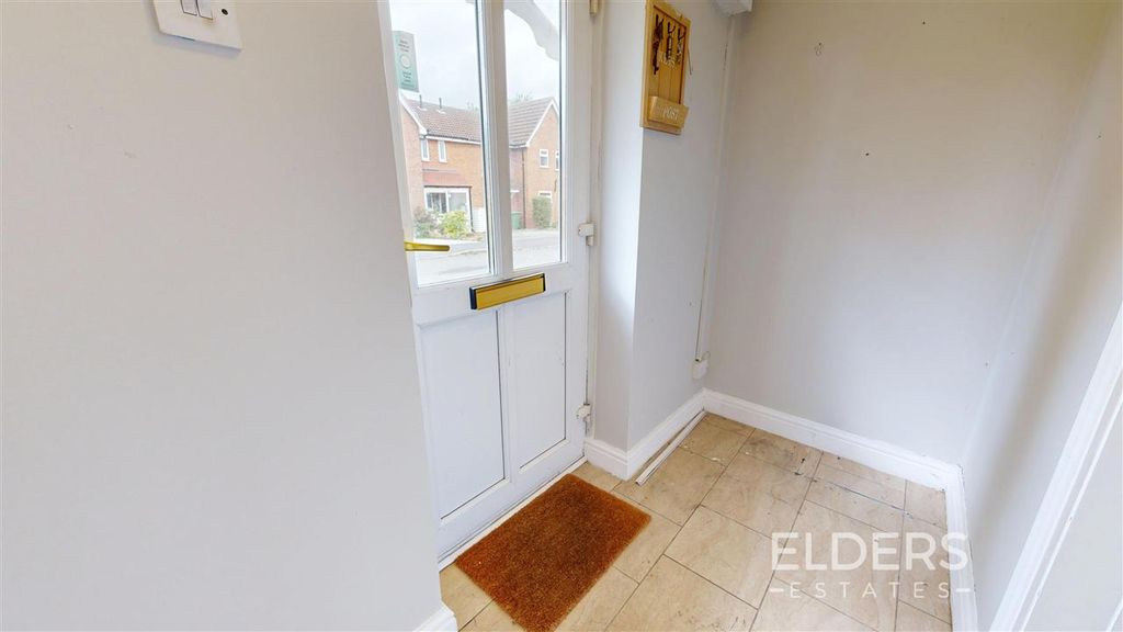 Property photo 3 of 13 Entrance Hall