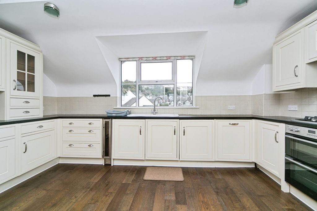 Property photo 2 of 17 Photo