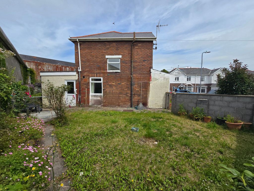Property photo 2 of 22