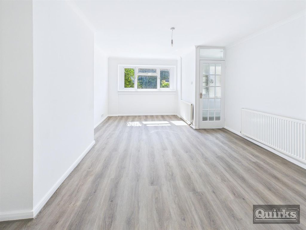 Property photo 3 of 10 Cam02342G0-Pr0128-Still005.Jpg
