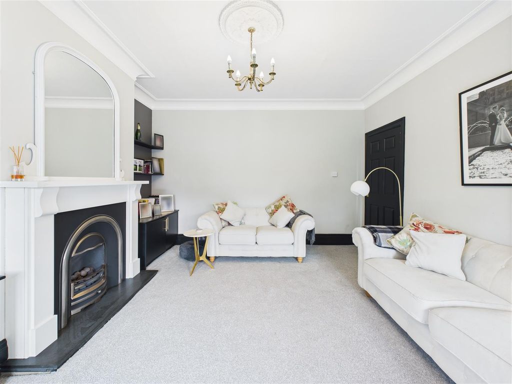 Property photo 2 of 17 Cam05193G0-Pr0025-Still005.Jpg