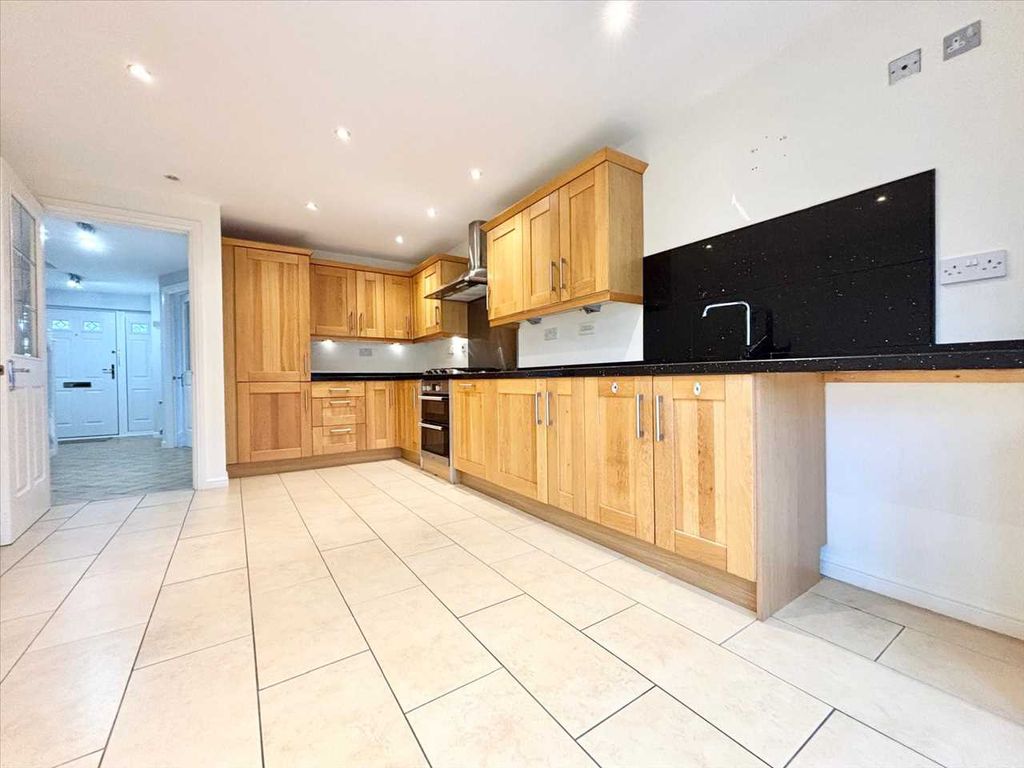 Property photo 2 of 25 Kitchen