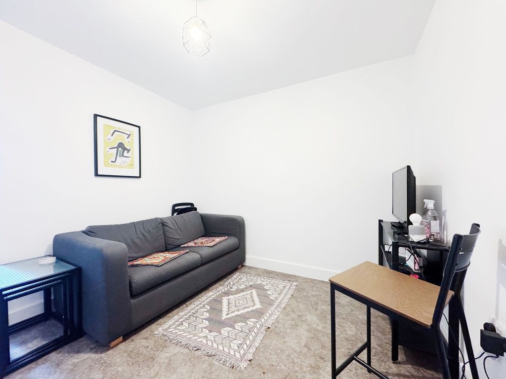 Property photo 1 of 13 Bright, Minimal Living Room With A Comfortable Gre...