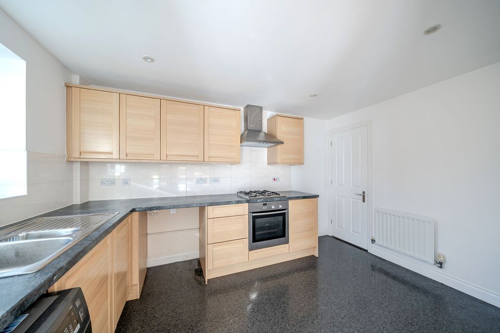 Property photo 3 of 20 Kitchen