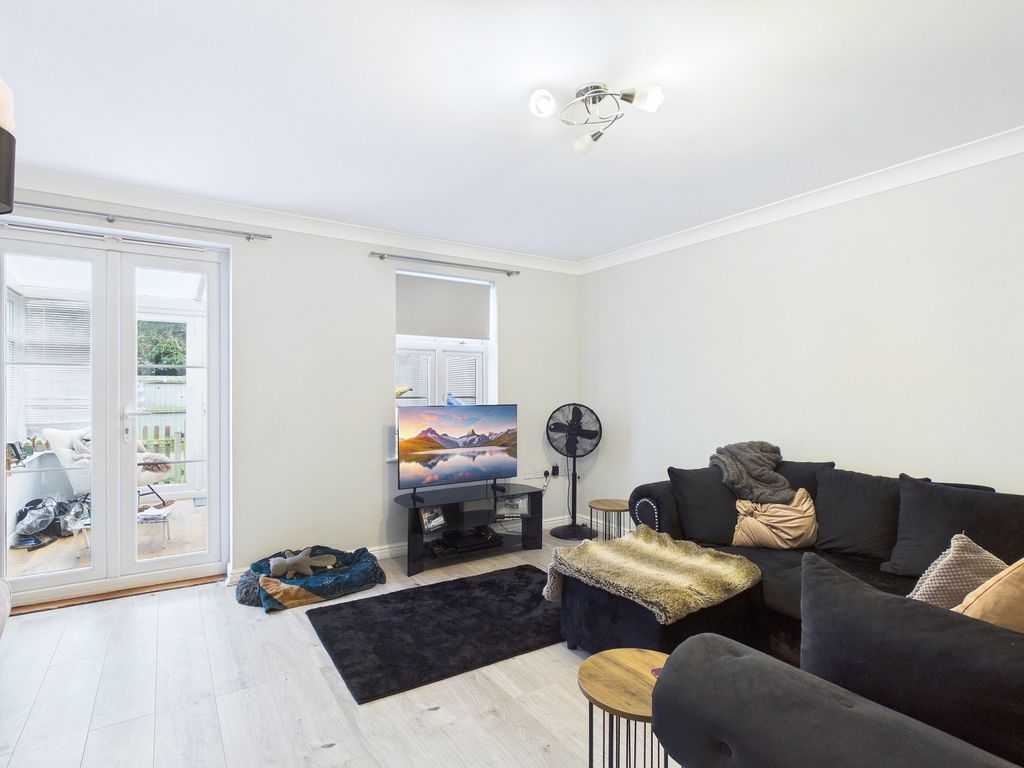 Property photo 3 of 9 Cam01909G0-Pr0478-Still008