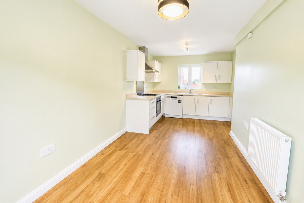 Property photo 3 of 11 Kitchen