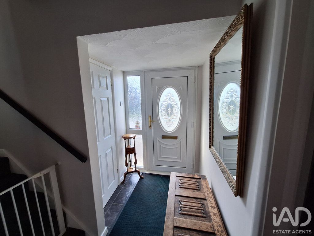 Property photo 2 of 28