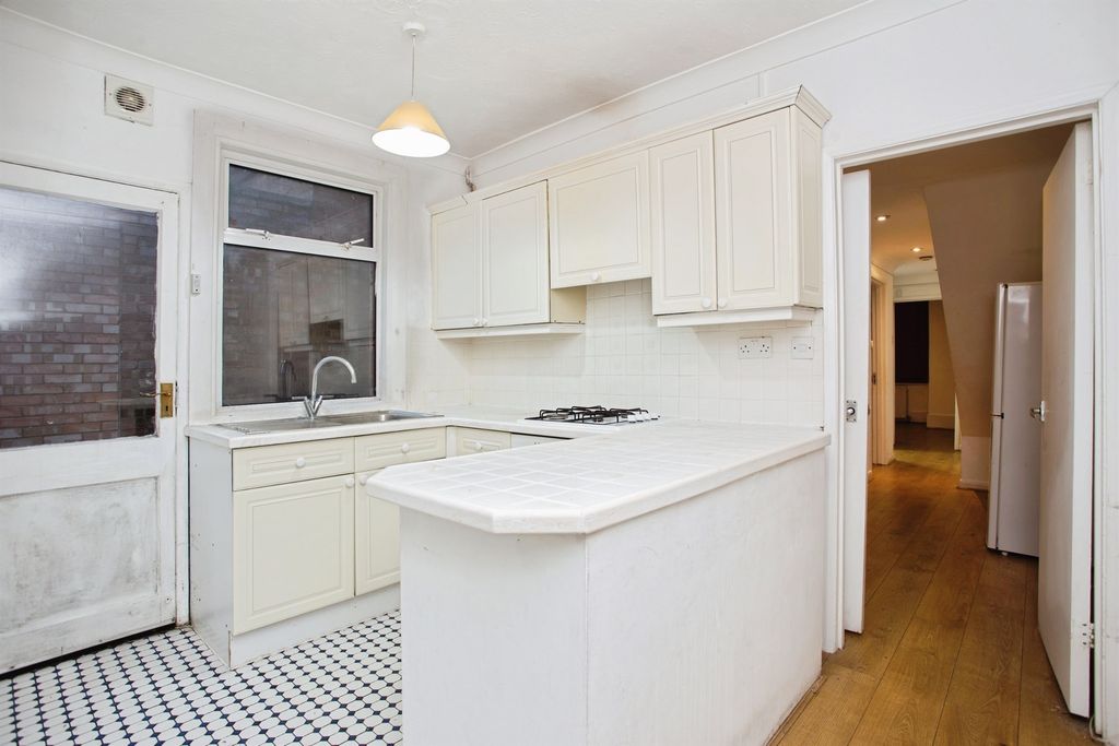 Property photo 2 of 10