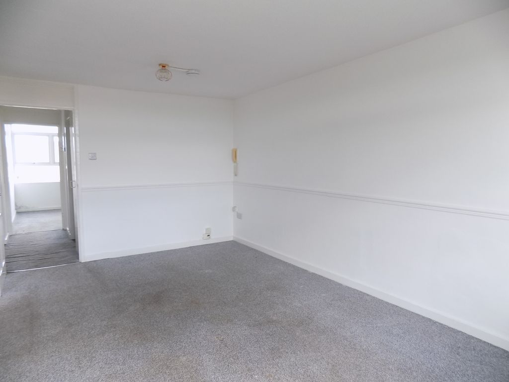 Property photo 2 of 9 Living Room