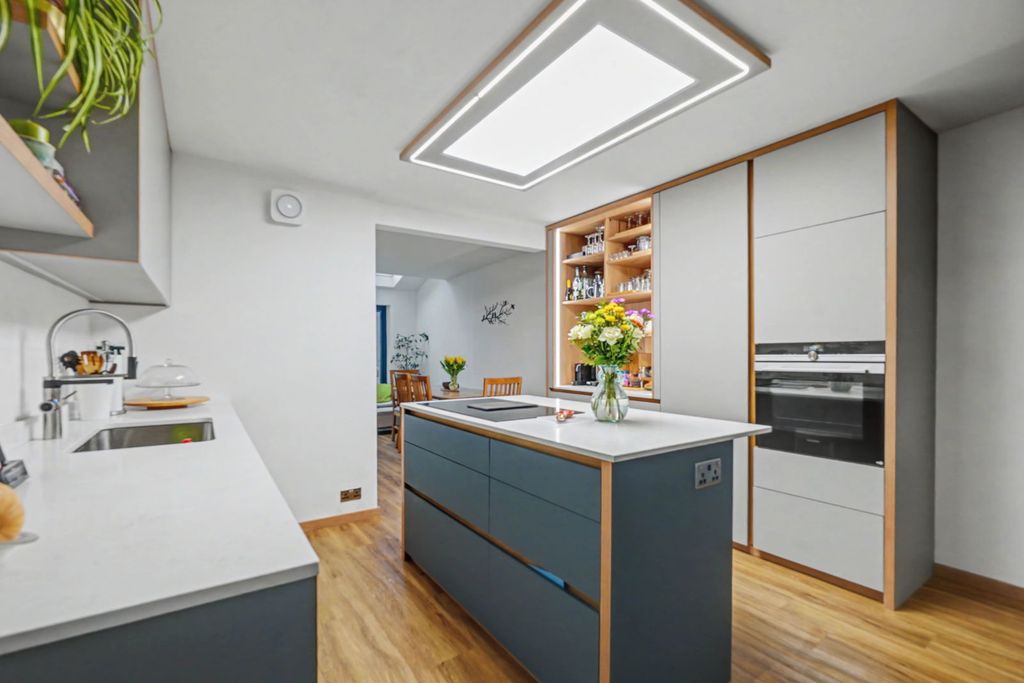 Property photo 1 of 20