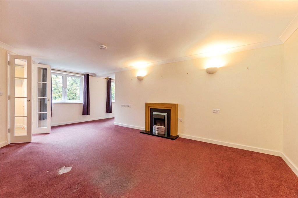 Property photo 2 of 11 Lounge