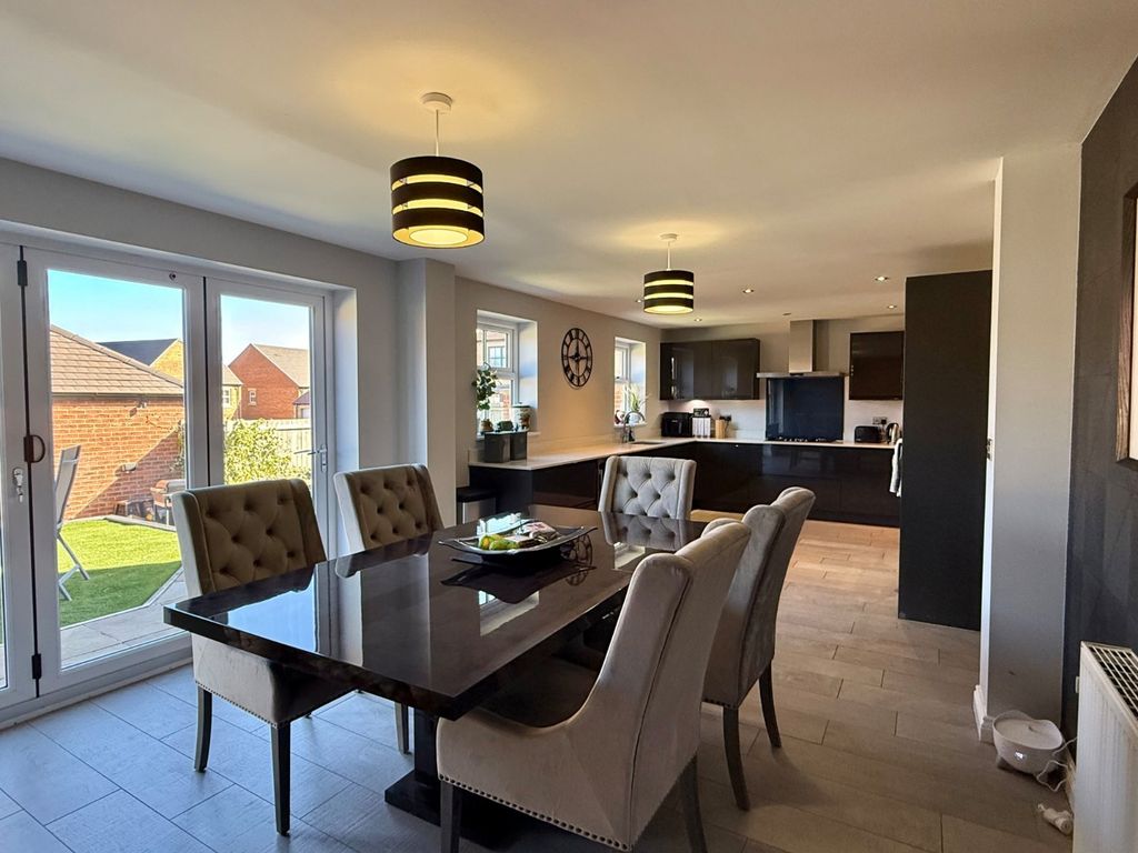 Property photo 2 of 21 Dining Area