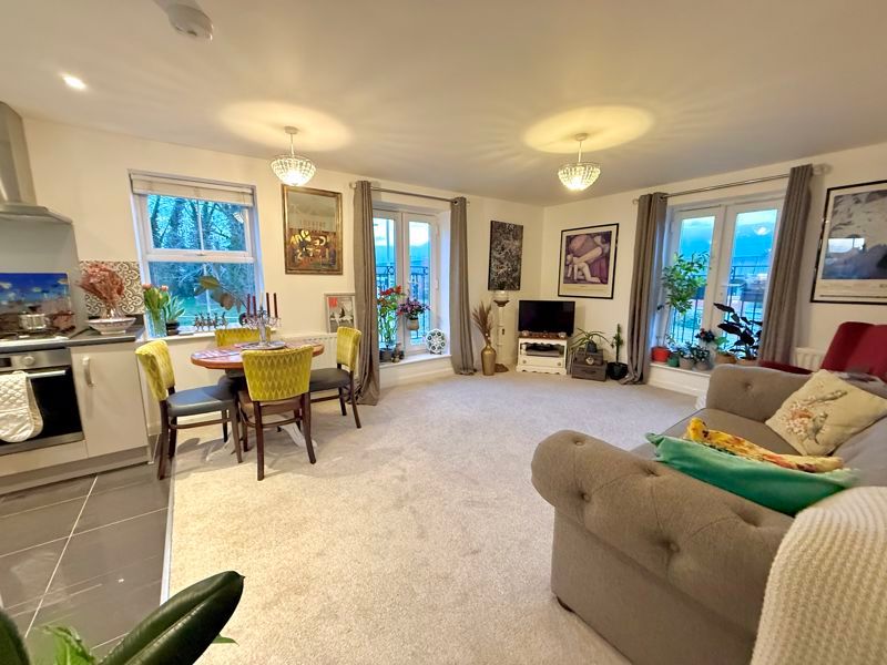 Property photo 3 of 16 Lounge/Diner