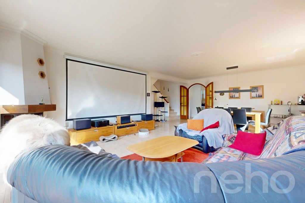 Property photo 3 of 12