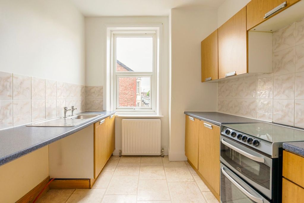 Property photo 3 of 7 Kitchen