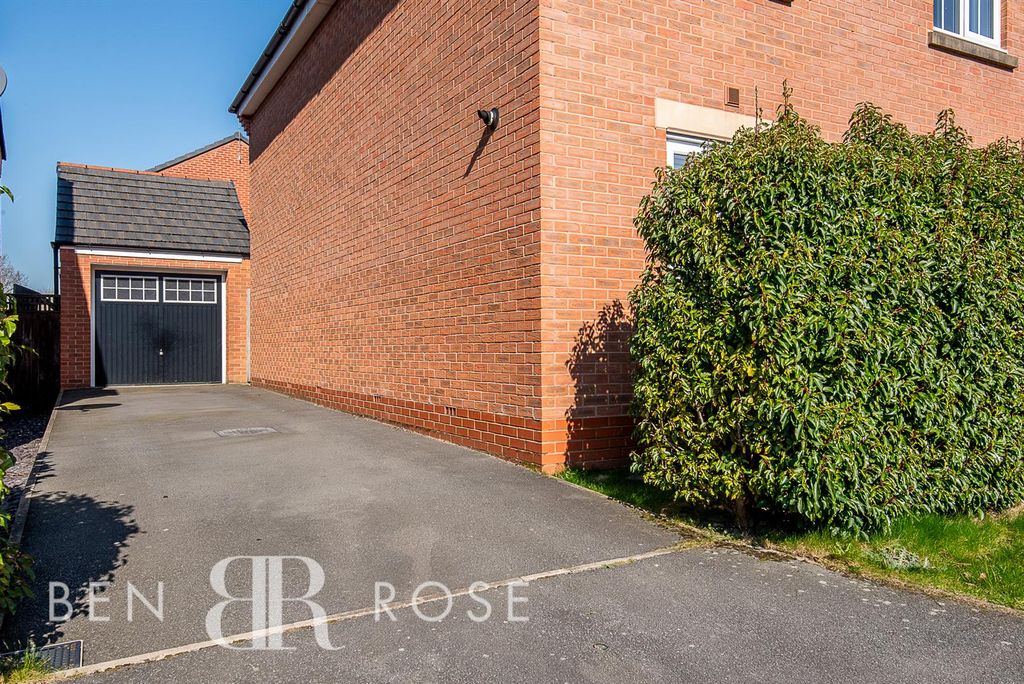 Property photo 2 of 27 Driveway