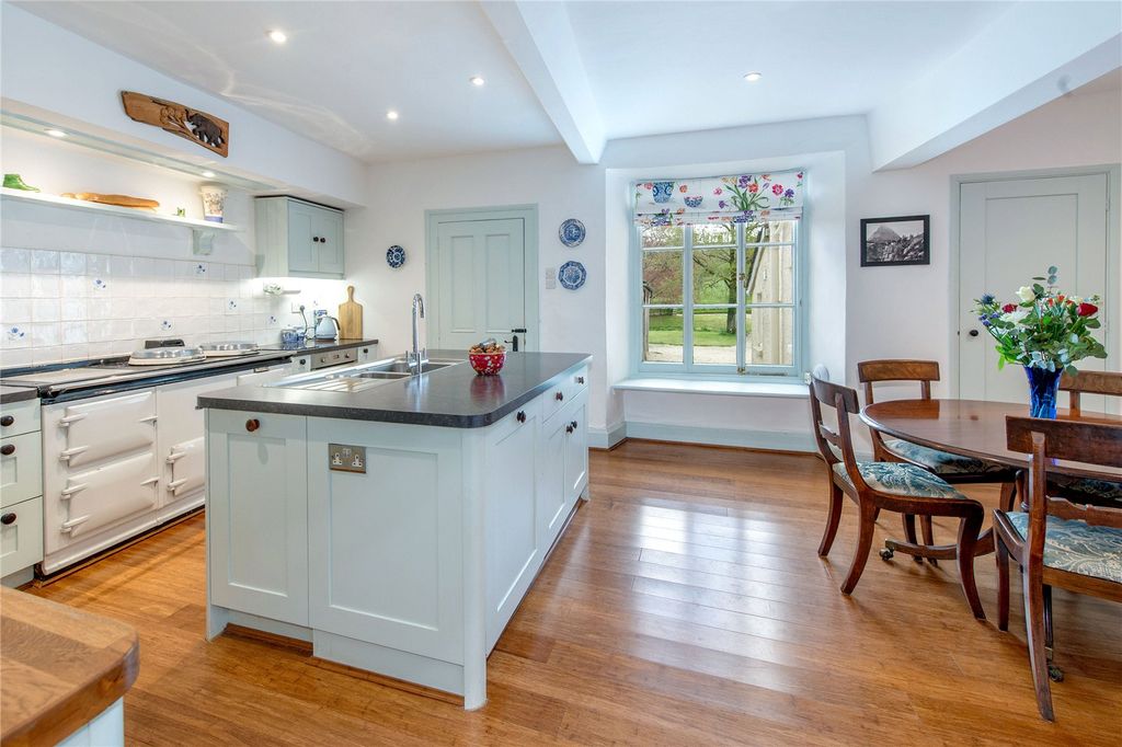 Property photo 2 of 51 Picture No. 13