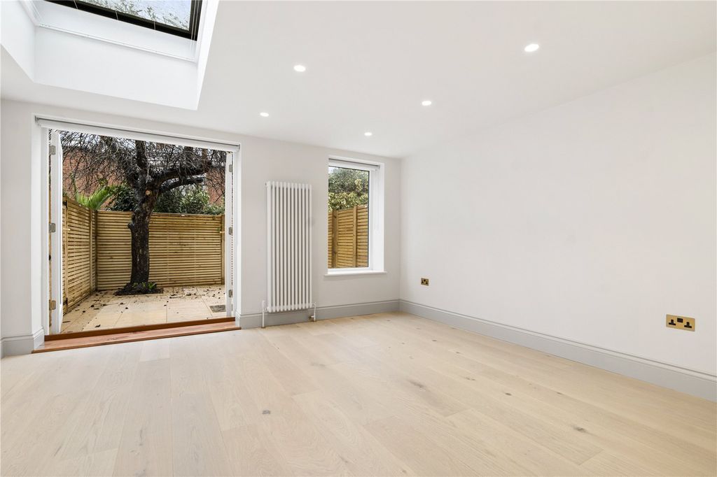 Property photo 2 of 17 Picture No. 15