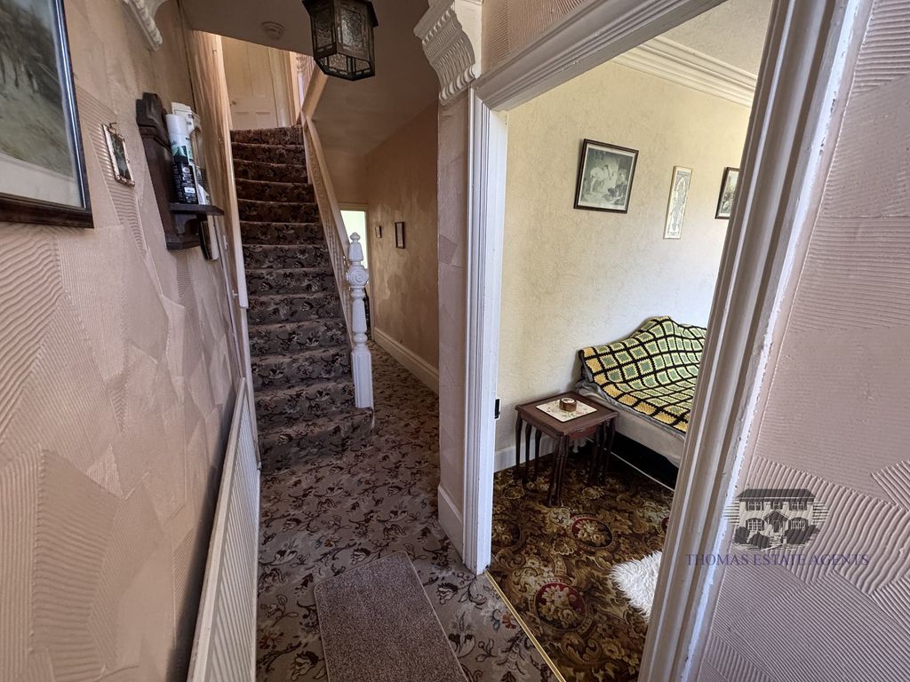 Property photo 2 of 19 Through Passage