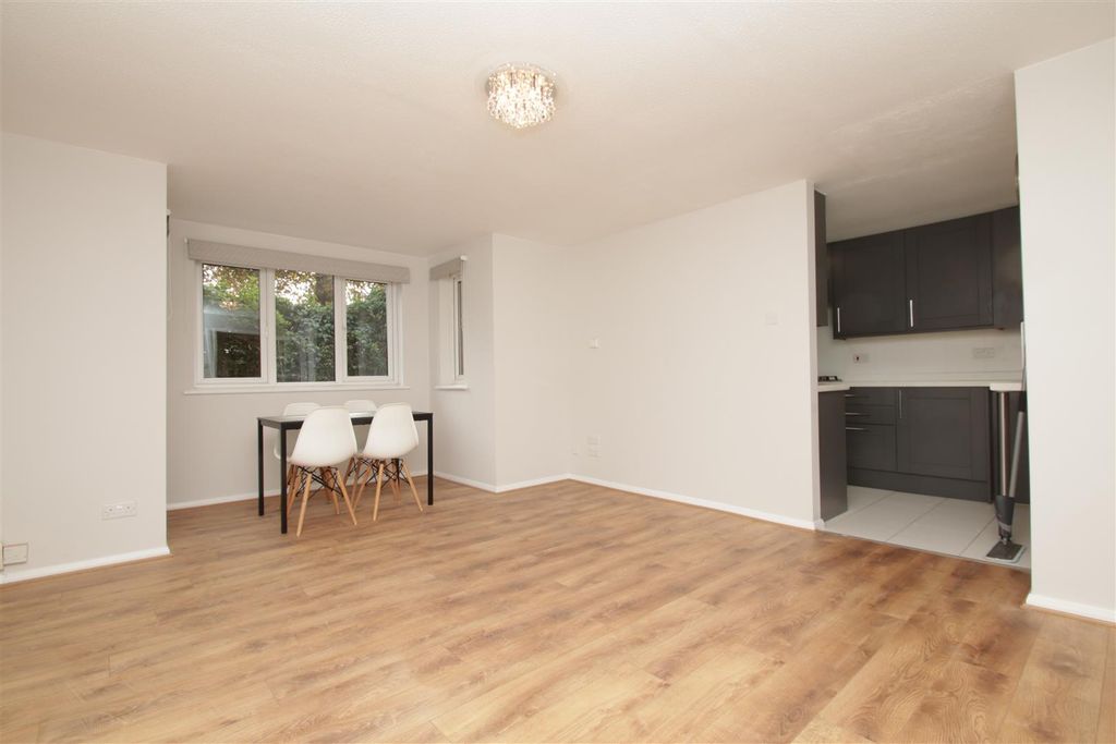 Property photo 2 of 11 Living Space