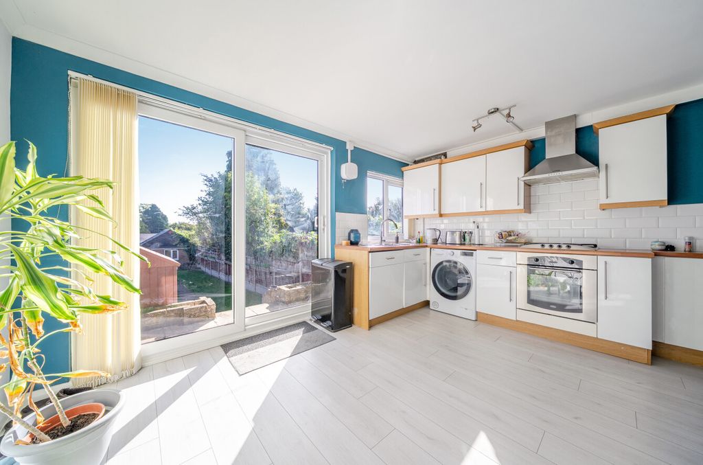 Property photo 2 of 21 1356384-10-68c925...