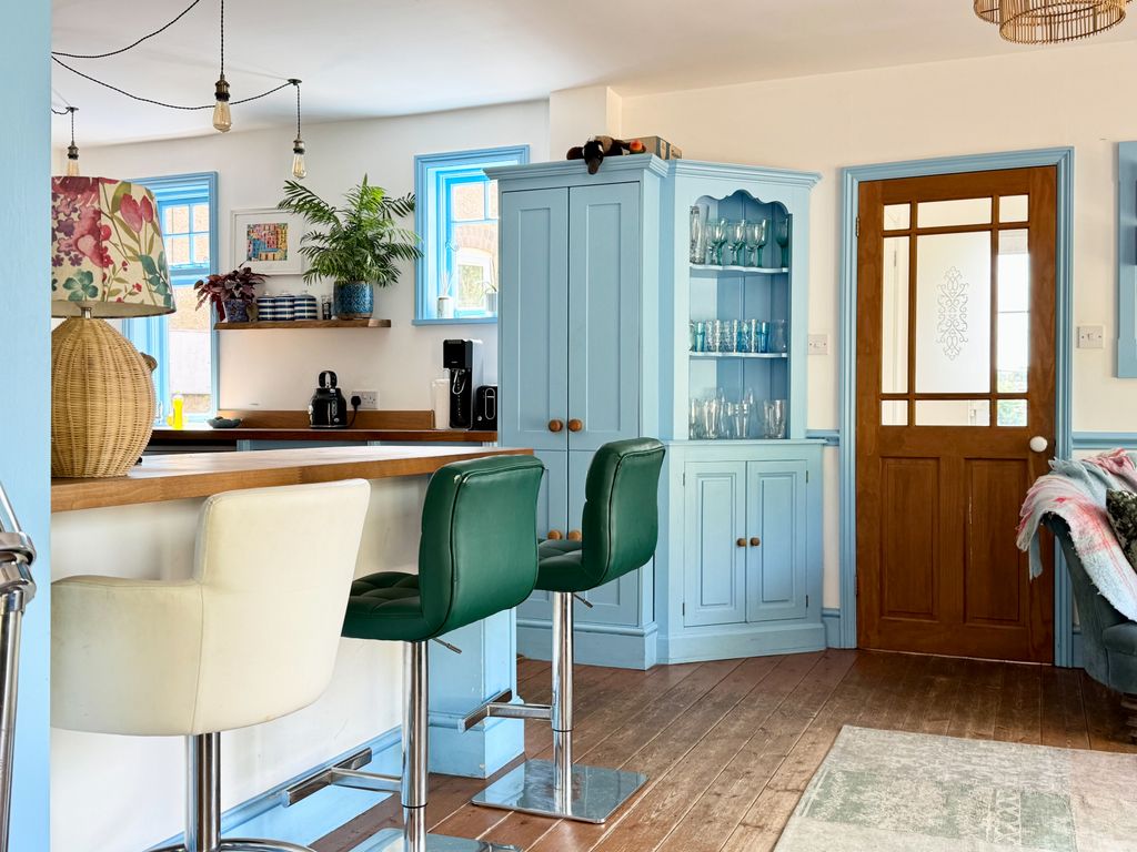 Property photo 1 of 31 Olivers Close, Potten End, Berkhamsted