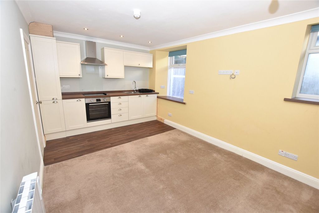 Property photo 3 of 9 Lounge/Kitchen