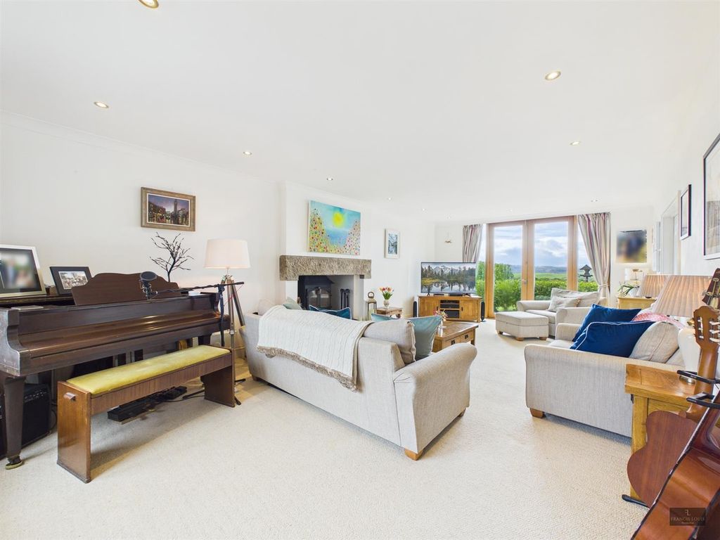 Property photo 3 of 44 Cam02887G0-Pr0606-Still015.Jpg