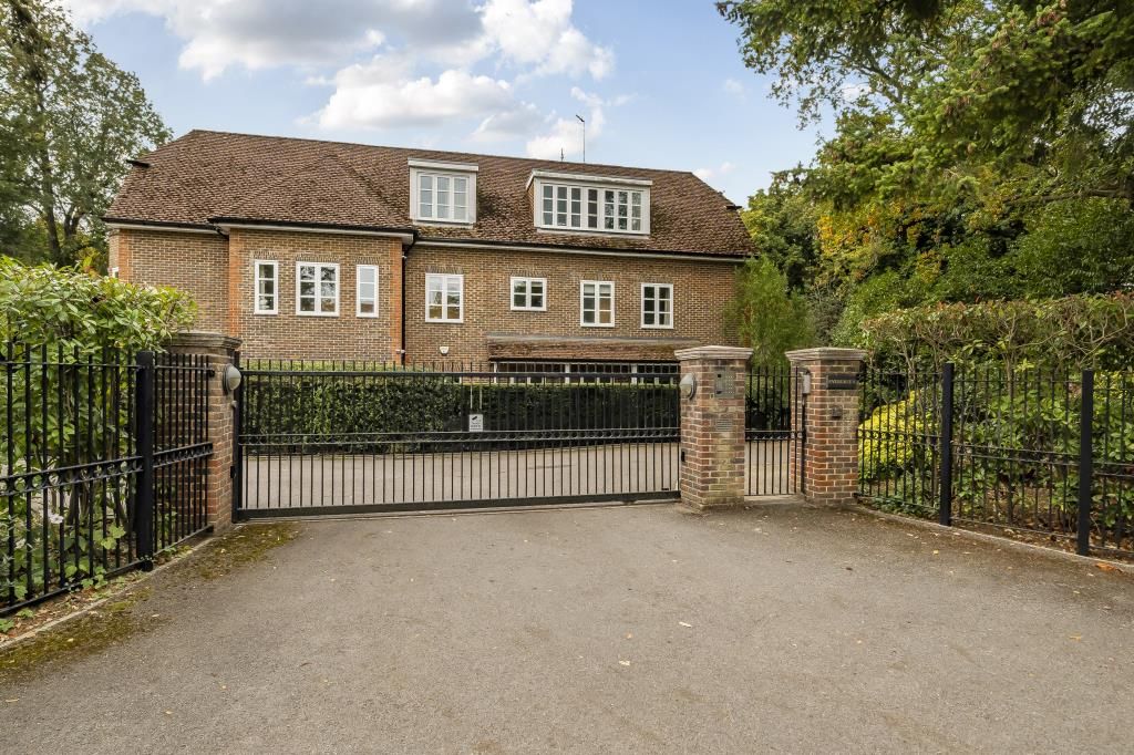 Property photo 1 of 22 External