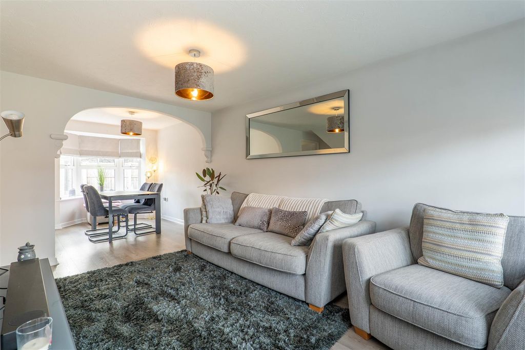 Property photo 2 of 25 Lounge