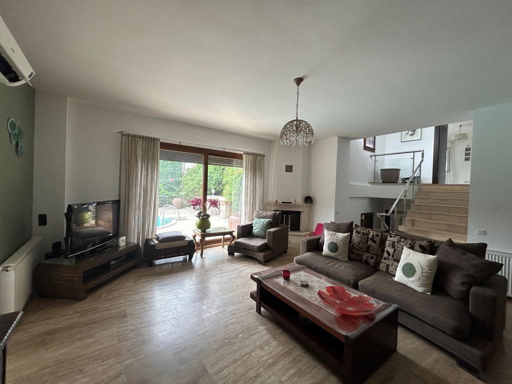Property photo 3 of 27 A Traditional Stone Villa And Guest House For Sale In Bodrum - Light And Airy Living Room