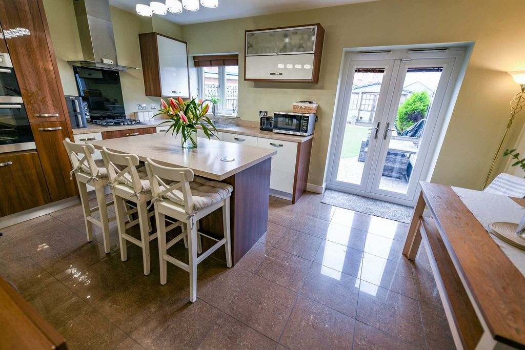 Property photo 3 of 18 Kitchen/Diner