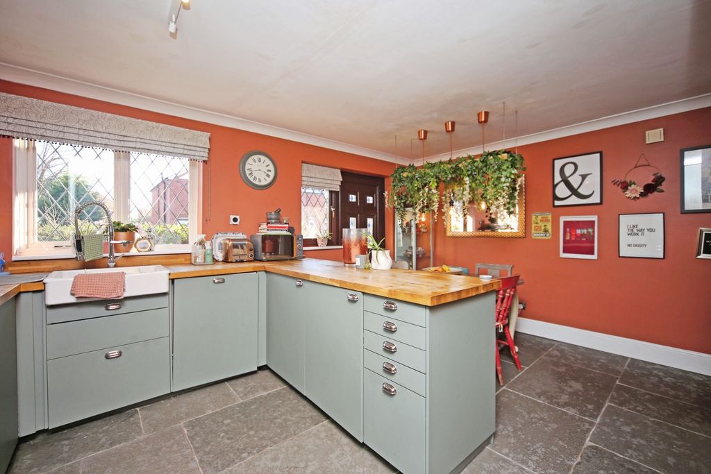 Property photo 2 of 15