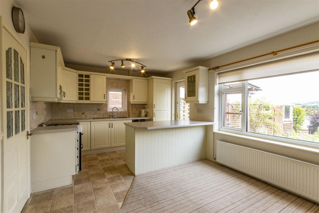 Property photo 2 of 16 Kitchen/Diner