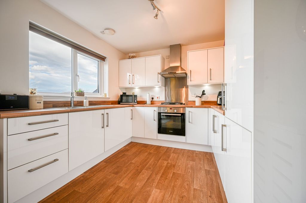 Property photo 3 of 28