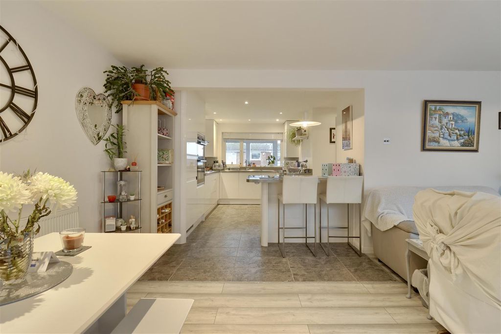 Property photo 2 of 16 46C45911-D337-4099-A2D4-5Ca0E7C63Fc0_1_201_A.Jpeg