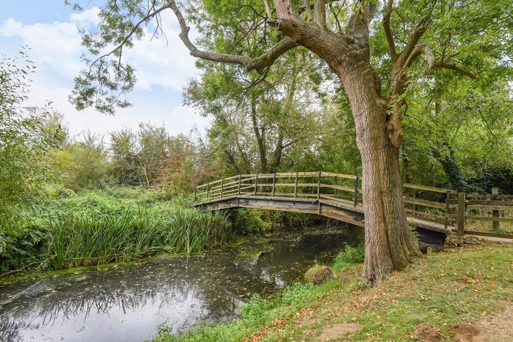 Property photo 2 of 10 Communal Gardens