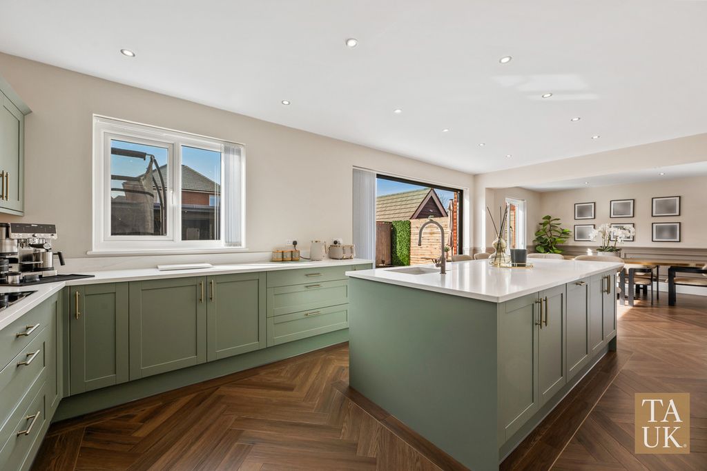 Property photo 3 of 39