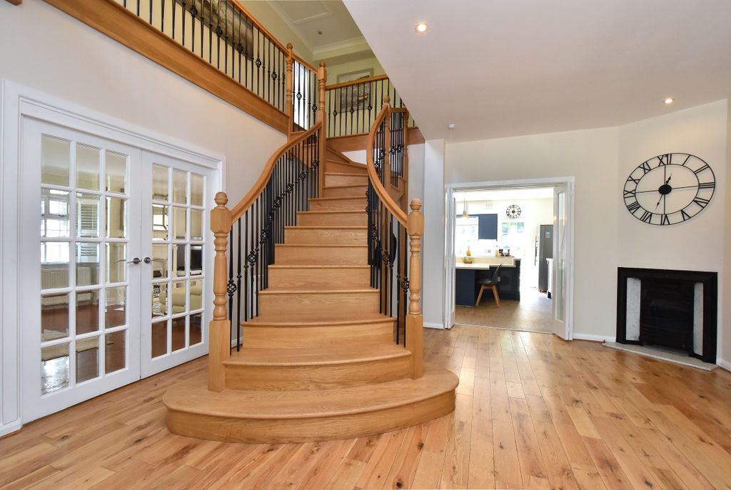 Property photo 2 of 29