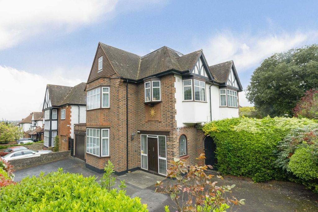 Property photo 1 of 8