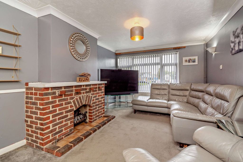 Property photo 3 of 32