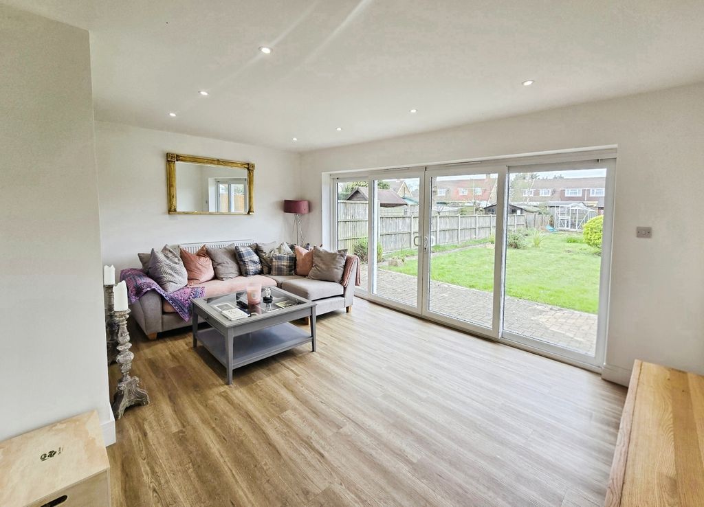 Property photo 2 of 12 Pbox-Img.Jpg