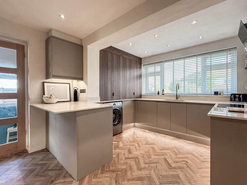 Property photo 3 of 18 96435A39-c5Ec-4B72-8Df9-2Be6B62F397B.Jpg