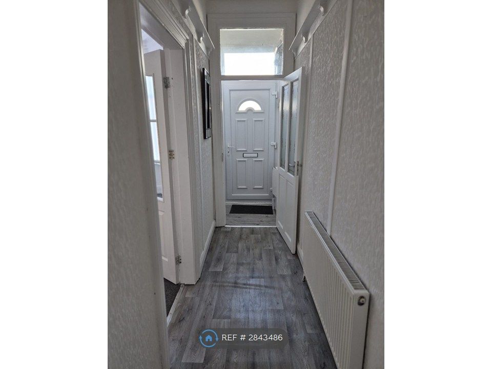 Property photo 2 of 15 Hallway