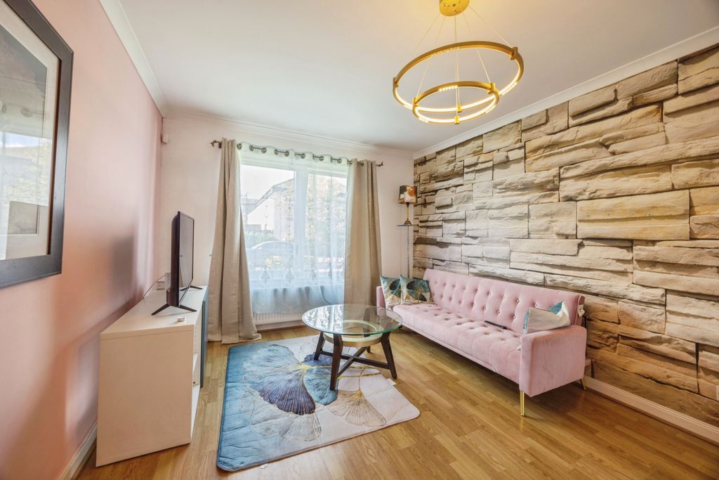 Property photo 2 of 18 2W8A0606