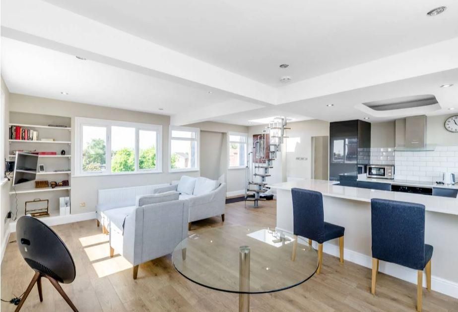 Property photo 2 of 10