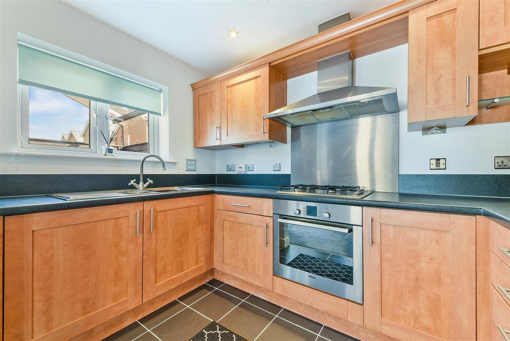 Property photo 3 of 10 St Clements Road, 10- (4).Jpg