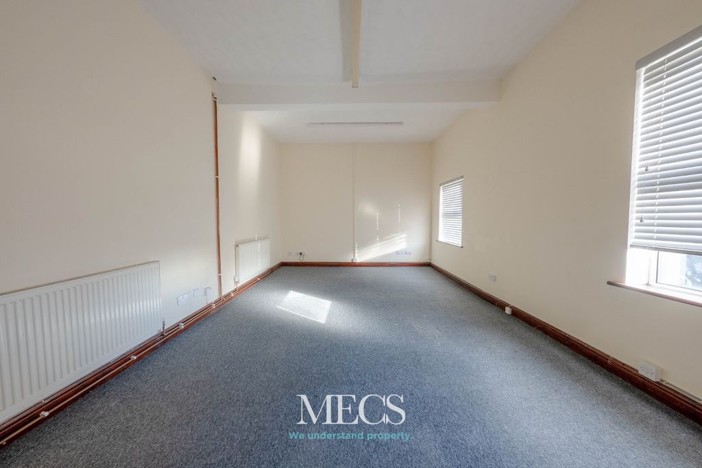 Property photo 2 of 17 4691813