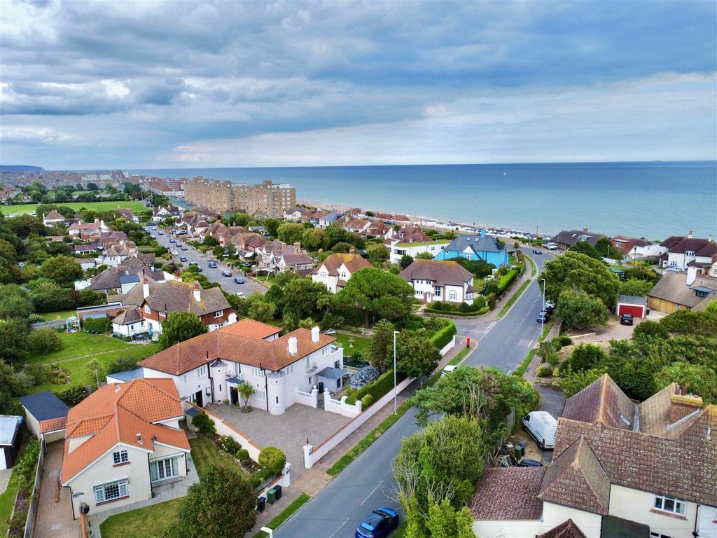 Property photo 2 of 53